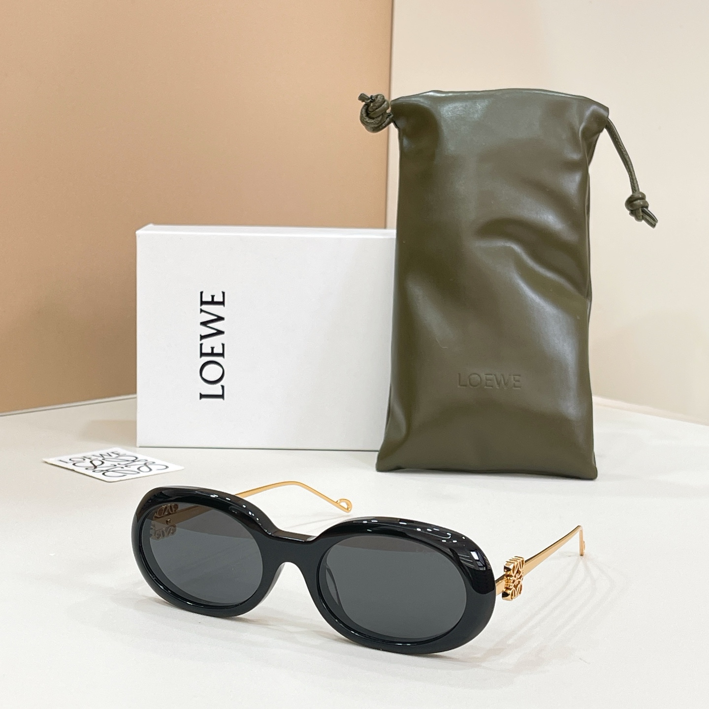 Loewe ￼ ￼ LOEWE