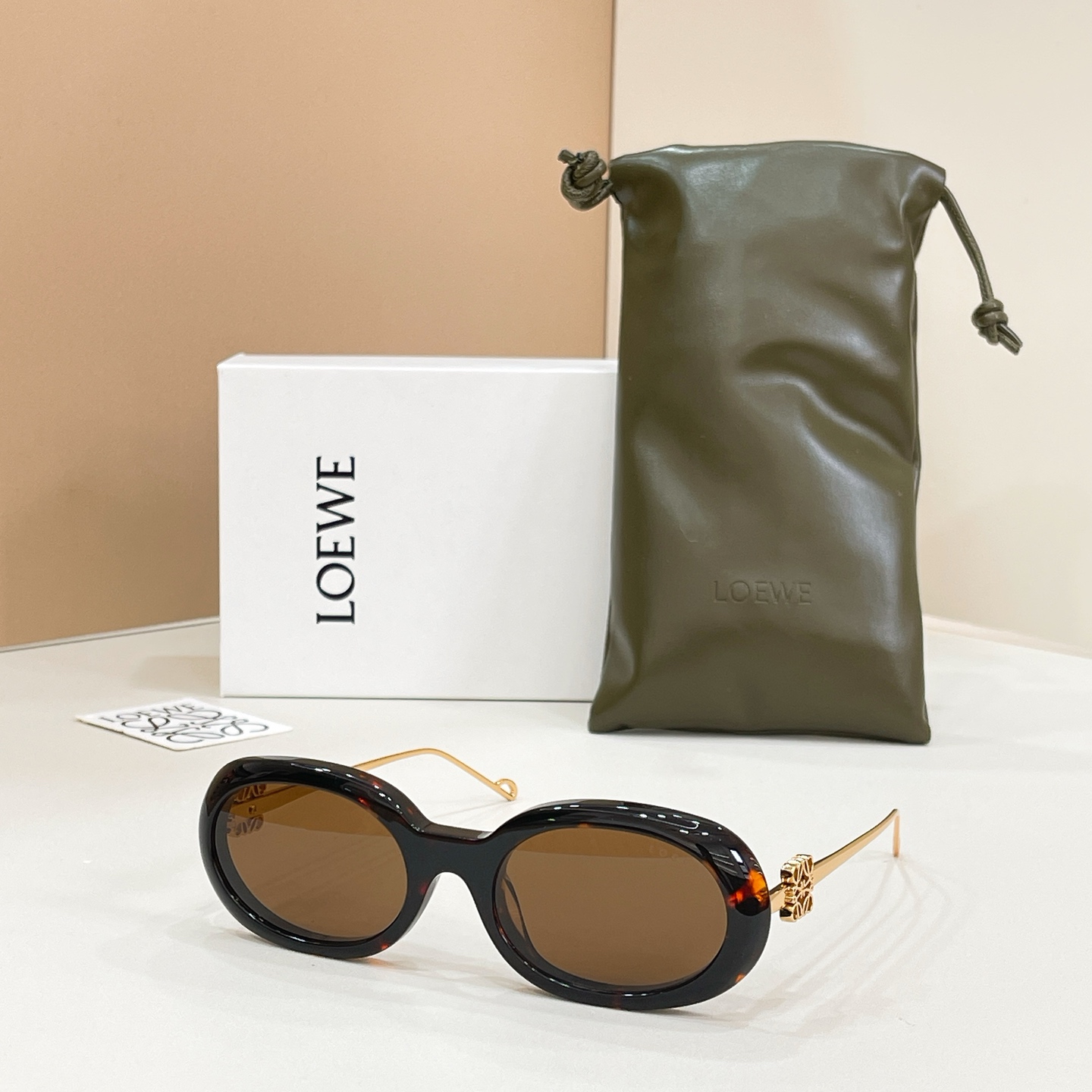 Loewe ￼ ￼ LOEWE