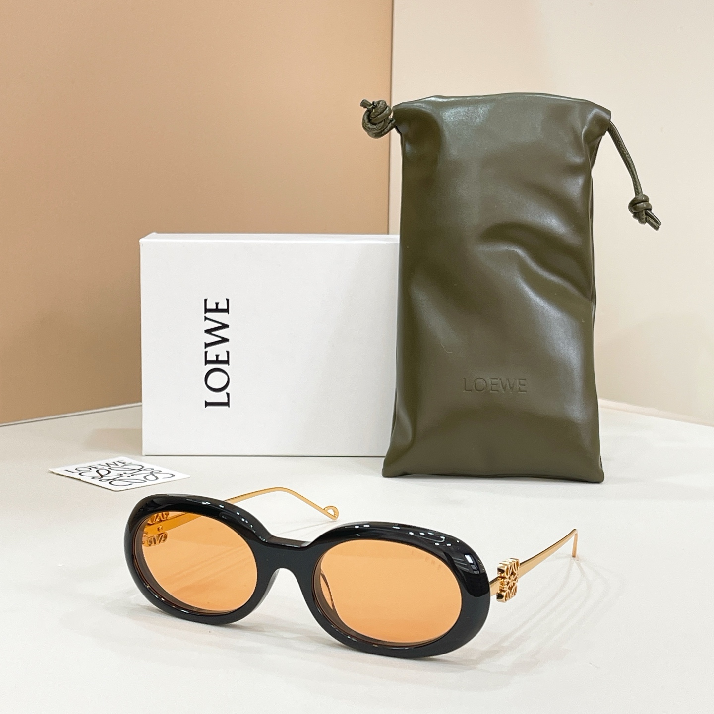 Loewe ￼ ￼ LOEWE