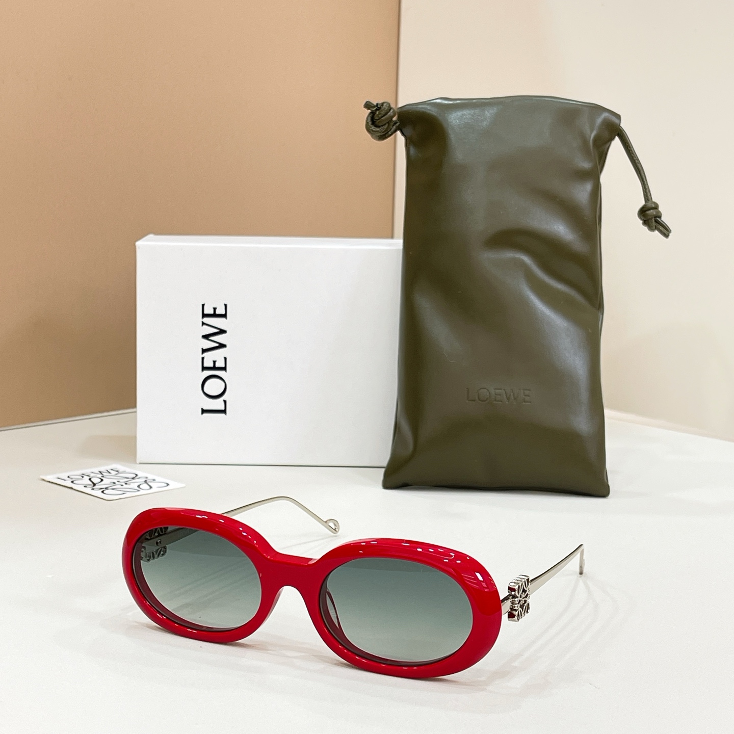 Loewe ￼ ￼ LOEWE