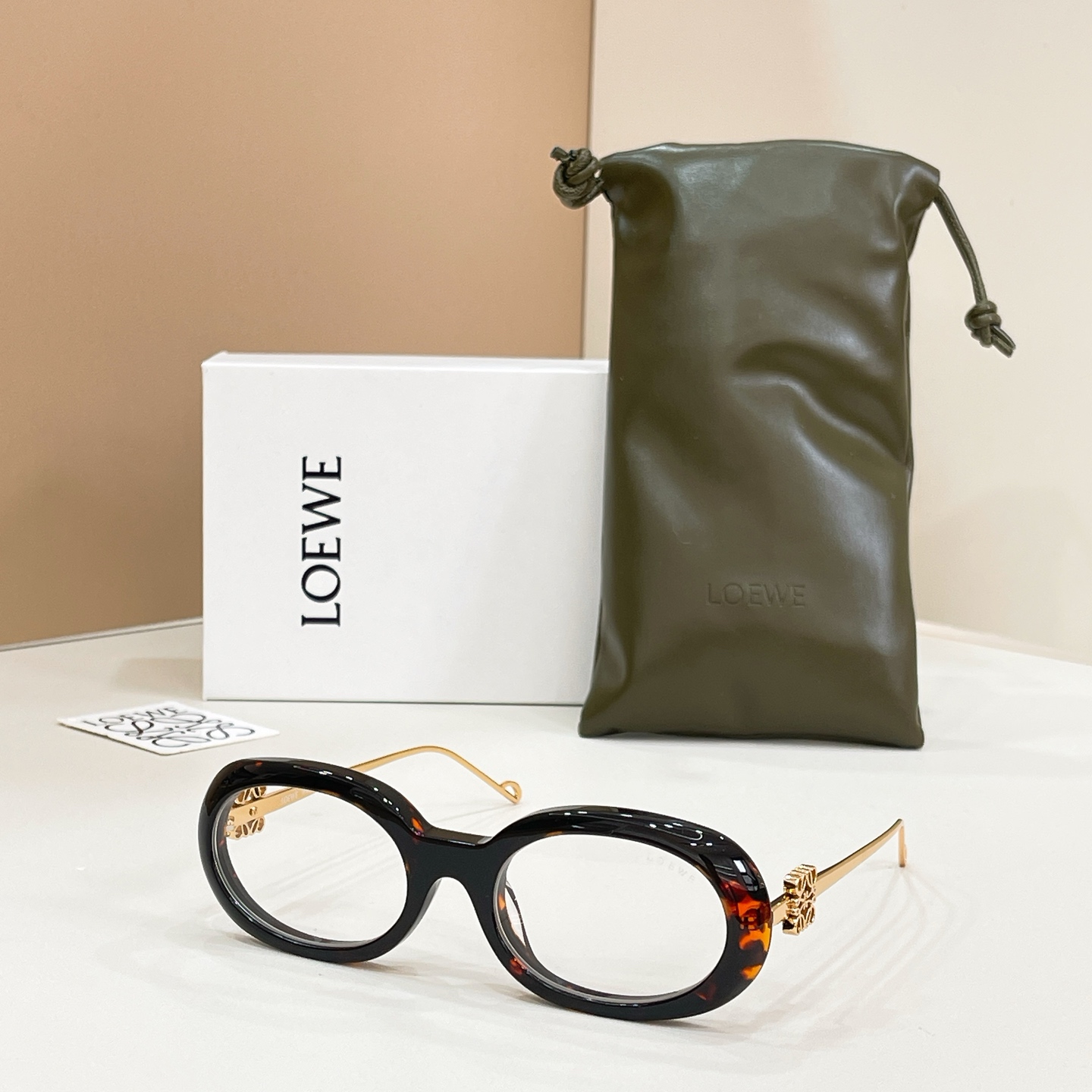 Loewe ￼ ￼ LOEWE