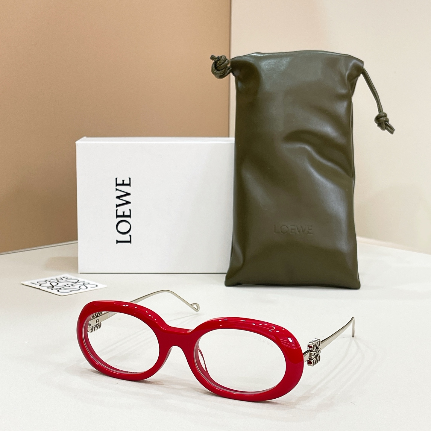 Loewe ￼ ￼ LOEWE