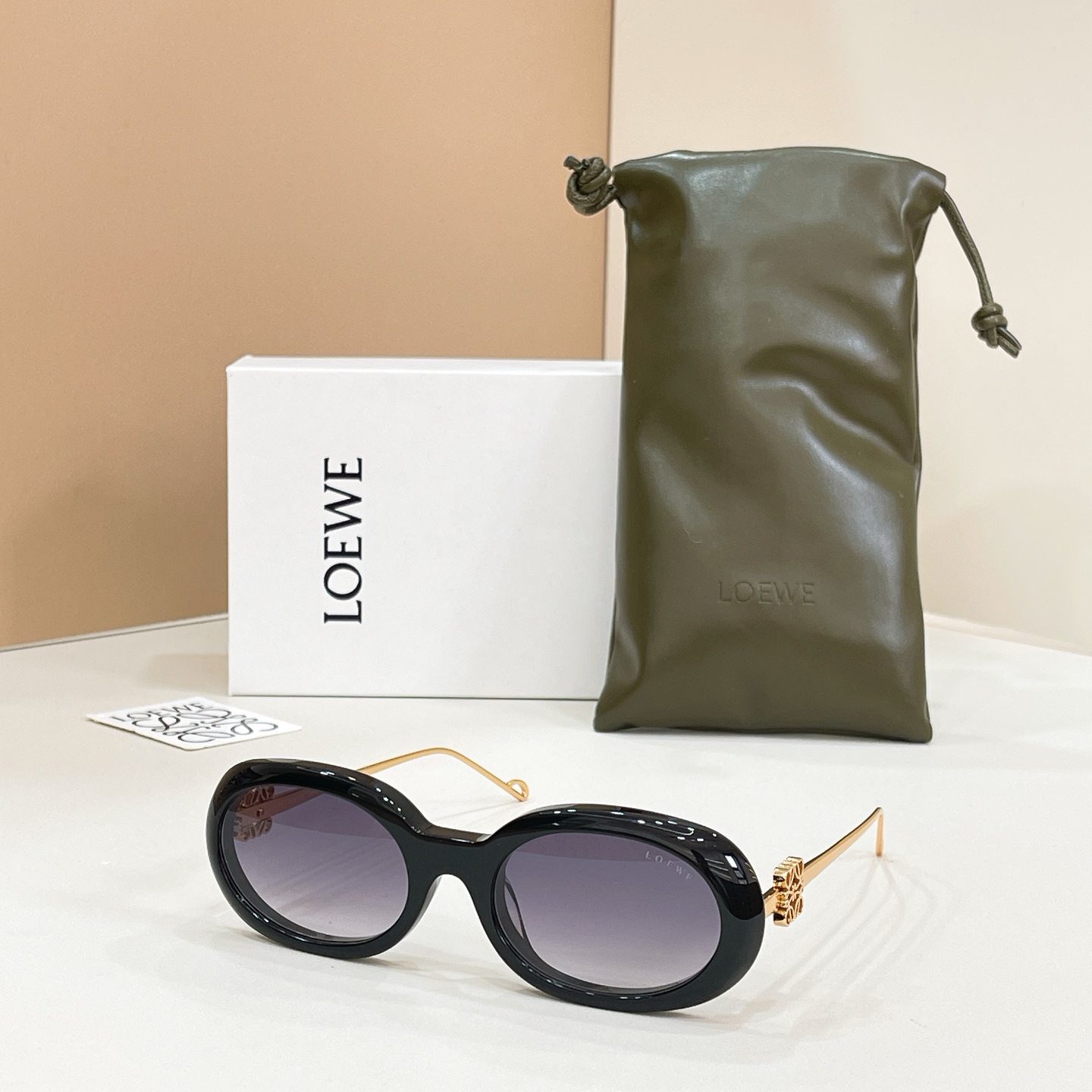 Loewe ￼ ￼ LOEWE