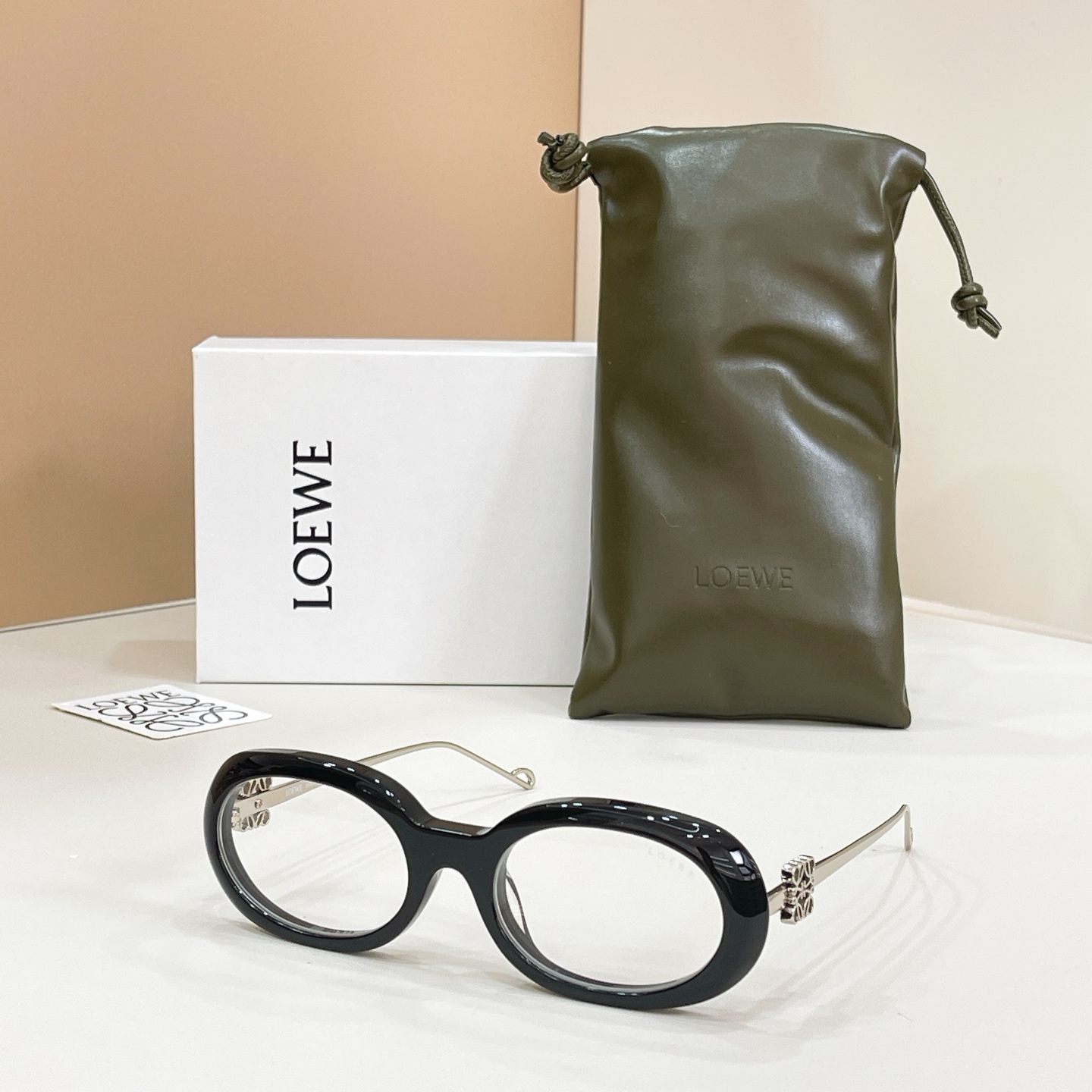 Loewe ￼ ￼ LOEWE