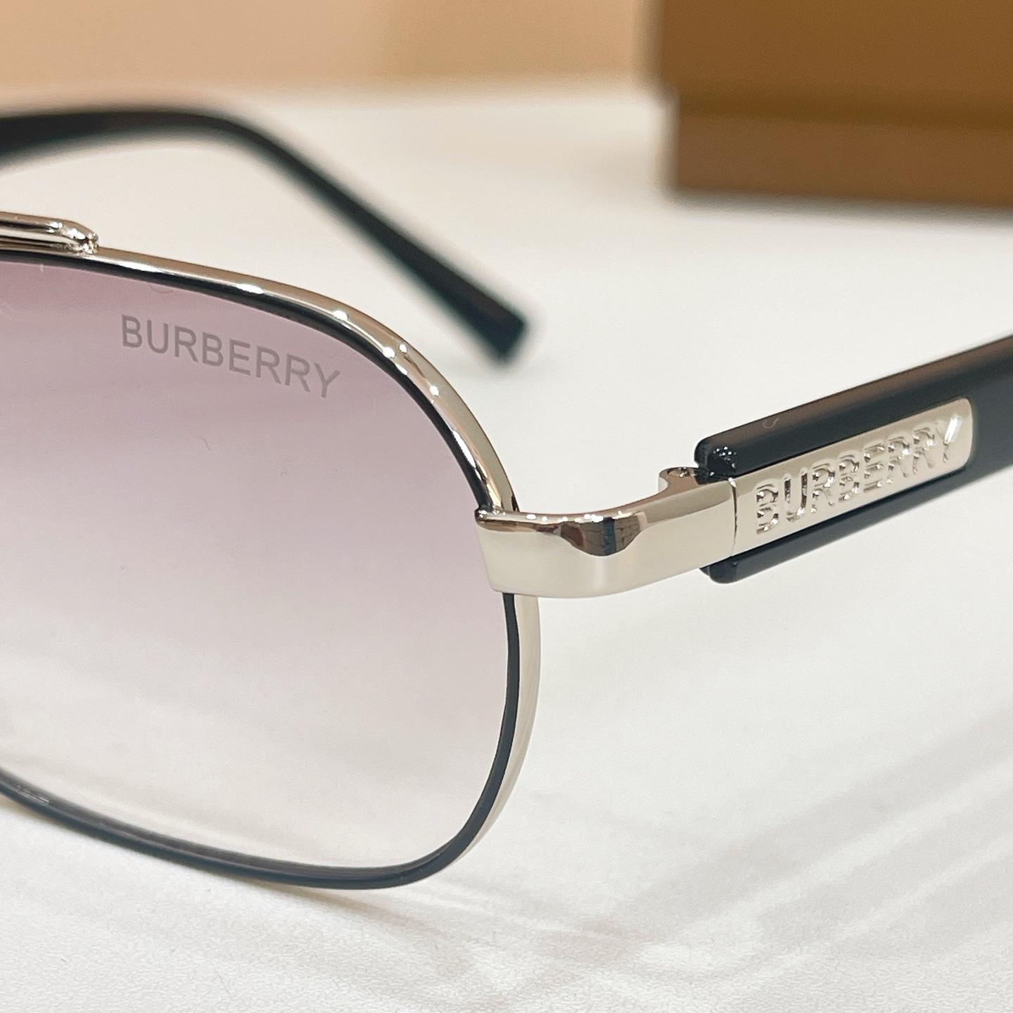 Burberry BURBERR* MODEL：BE 2246 SIZE：57口20-145