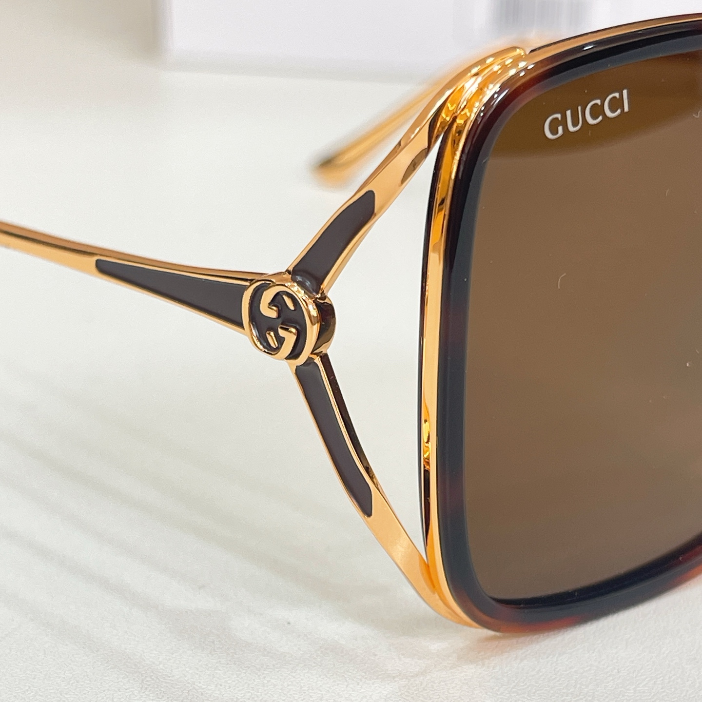 Gucci 14016073Gucci MODEL：GG2180S SIZE：56口19-140