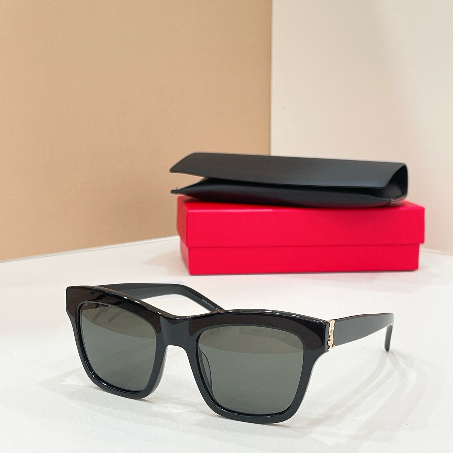Saint Laurent 12015043Saint Laurent MODEL：SL M156 SIZE：52口20-140