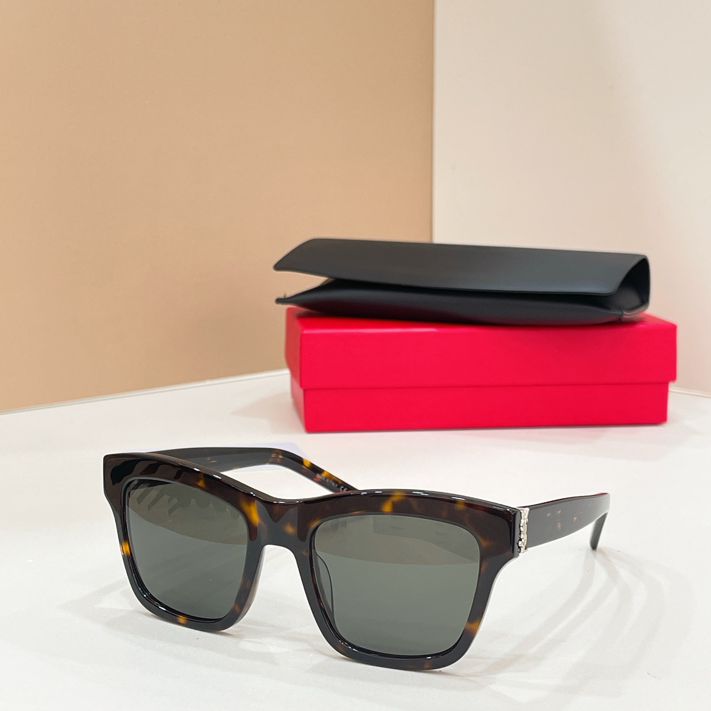 Saint Laurent 12015043Saint Laurent MODEL：SL M156 SIZE：52口20-140