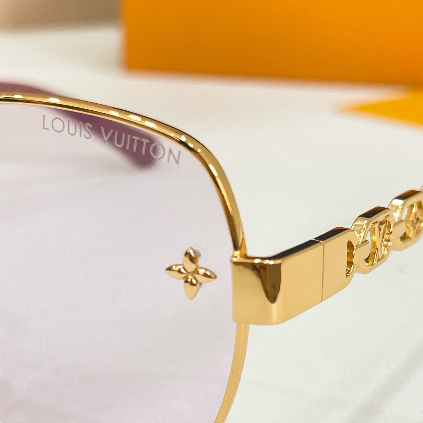 Louis Vuitton LOUIS VUITTO* MODEL：Z2690U SIZE：59口18-145