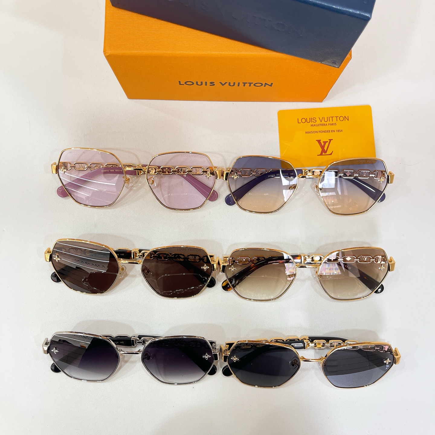 Louis Vuitton LOUIS VUITTO* MODEL：Z2691U SIZE：59口18-145