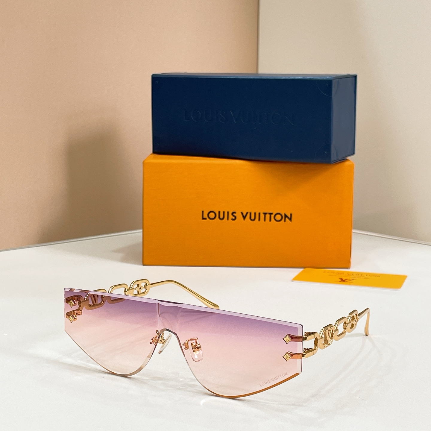 Louis Vuitton LOUIS VUITTO* MODEL：Z2031U SIZE：145口0-142