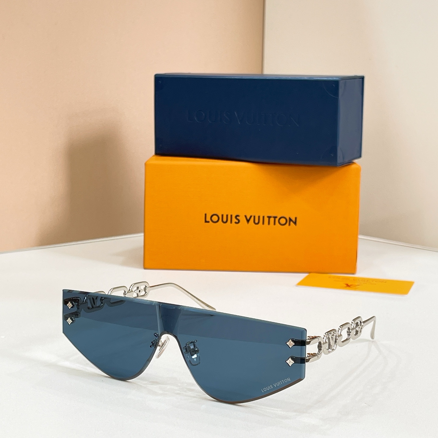 Louis Vuitton LOUIS VUITTO* MODEL：Z2031U SIZE：145口0-142