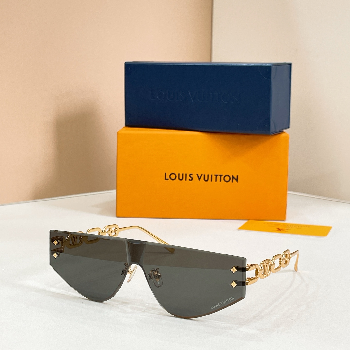 Louis Vuitton LOUIS VUITTO* MODEL：Z2031U SIZE：145口0-142