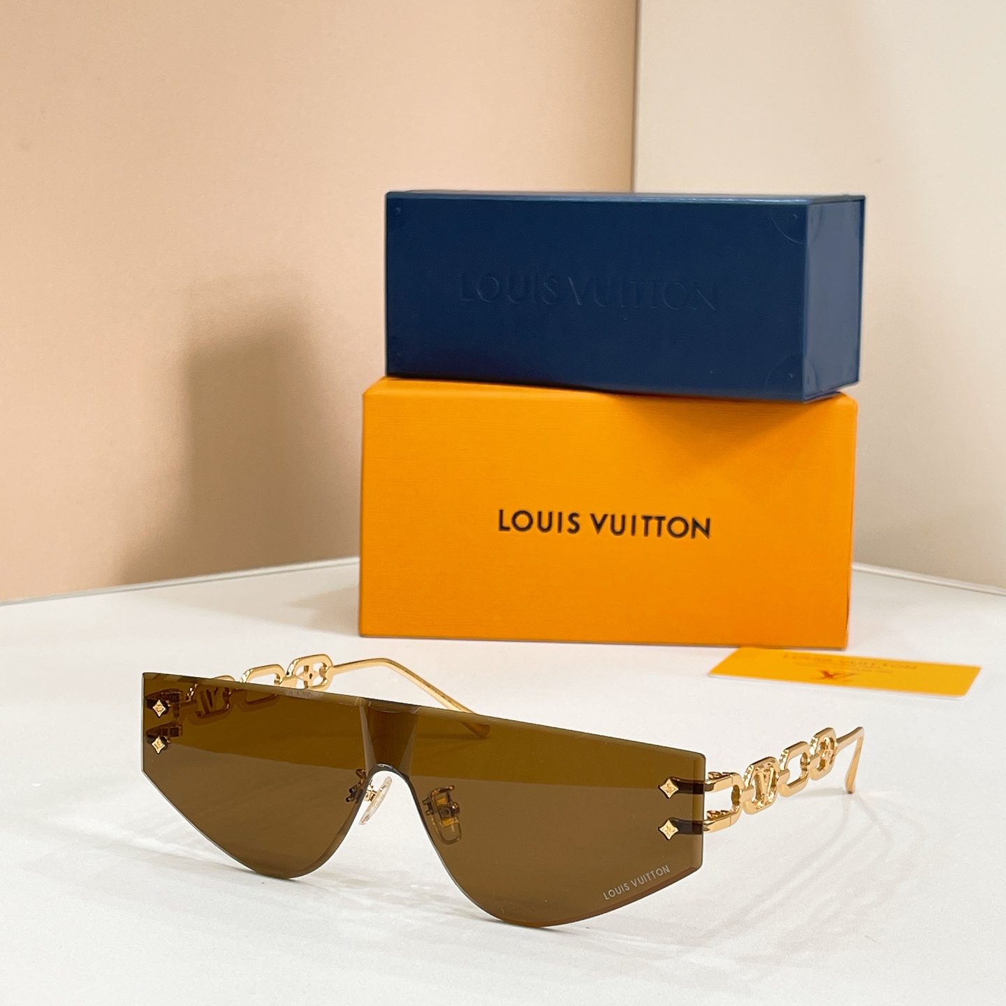 Louis Vuitton LOUIS VUITTO* MODEL：Z2031U SIZE：145口0-142