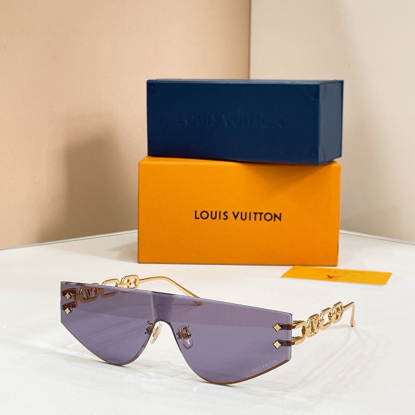 Louis Vuitton LOUIS VUITTO* MODEL：Z2031U SIZE：145口0-142