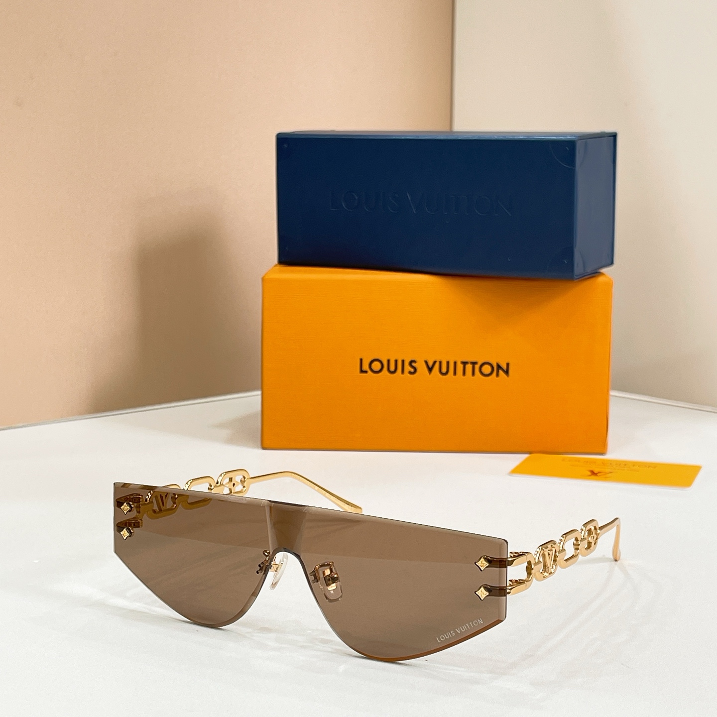 Louis Vuitton LOUIS VUITTO* MODEL：Z2031U SIZE：145口0-142