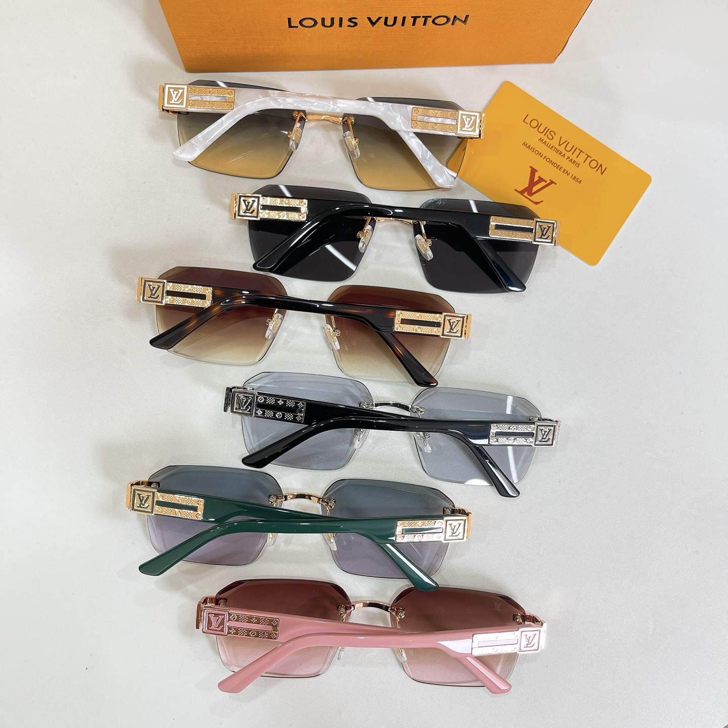 LOUIS VUITTO*✨✨✨MODEL：Z21943E ✨✨✨ SIZE：60口17-145✨✨✨