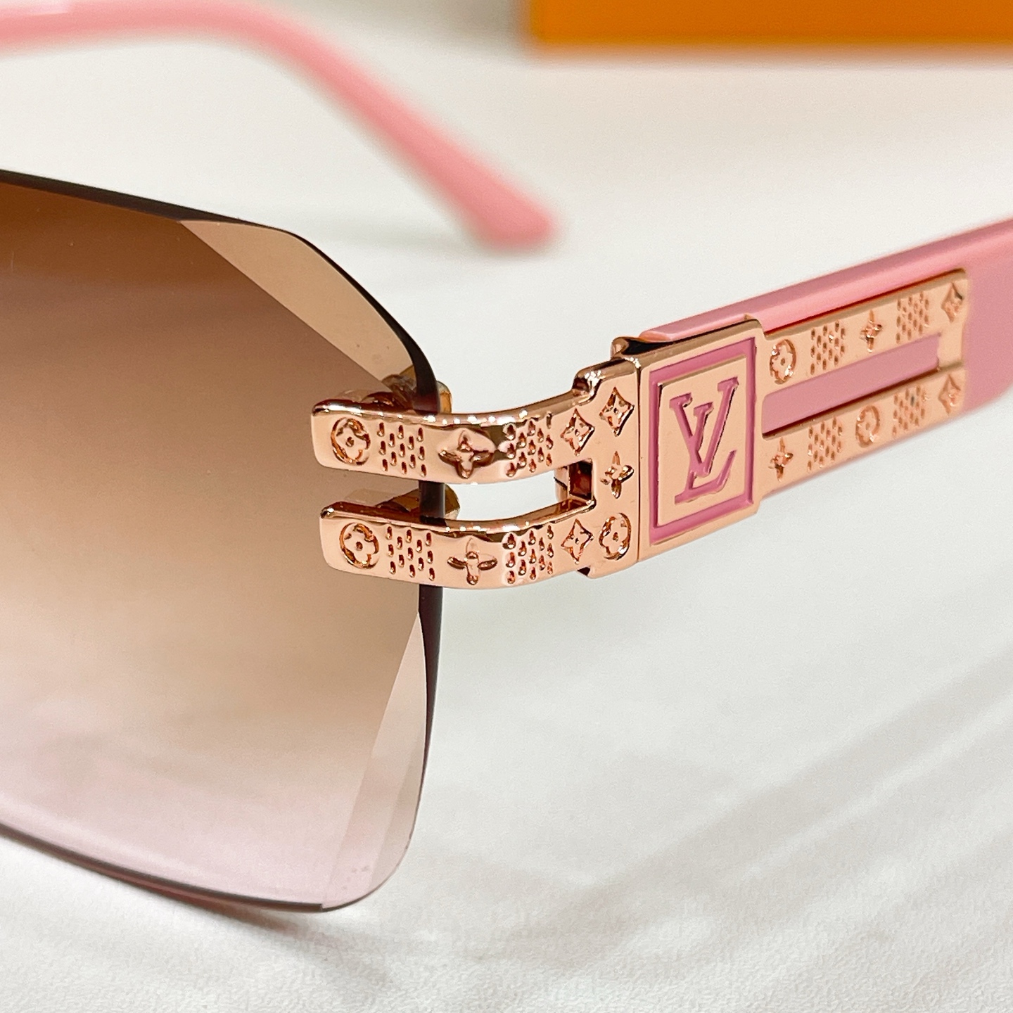Louis Vuitton 13015073LOUIS VUITTO* MODEL：Z21943E SIZE：60口17-145