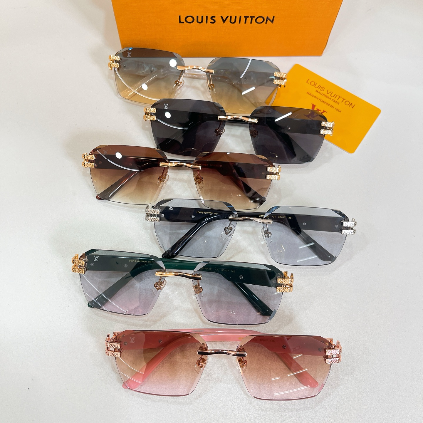 Louis Vuitton 13015073LOUIS VUITTO* MODEL：Z21943E SIZE：60口17-145
