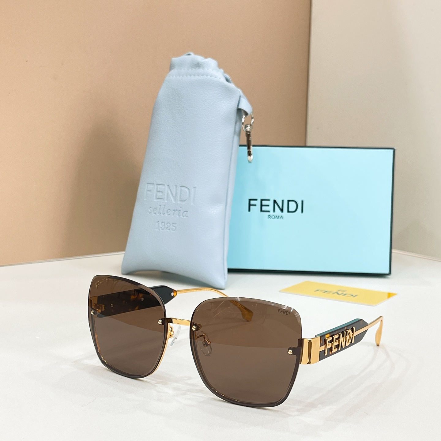 Fendi 13015076FENDI MODEL：FE 40153I SIZE：62口16-145