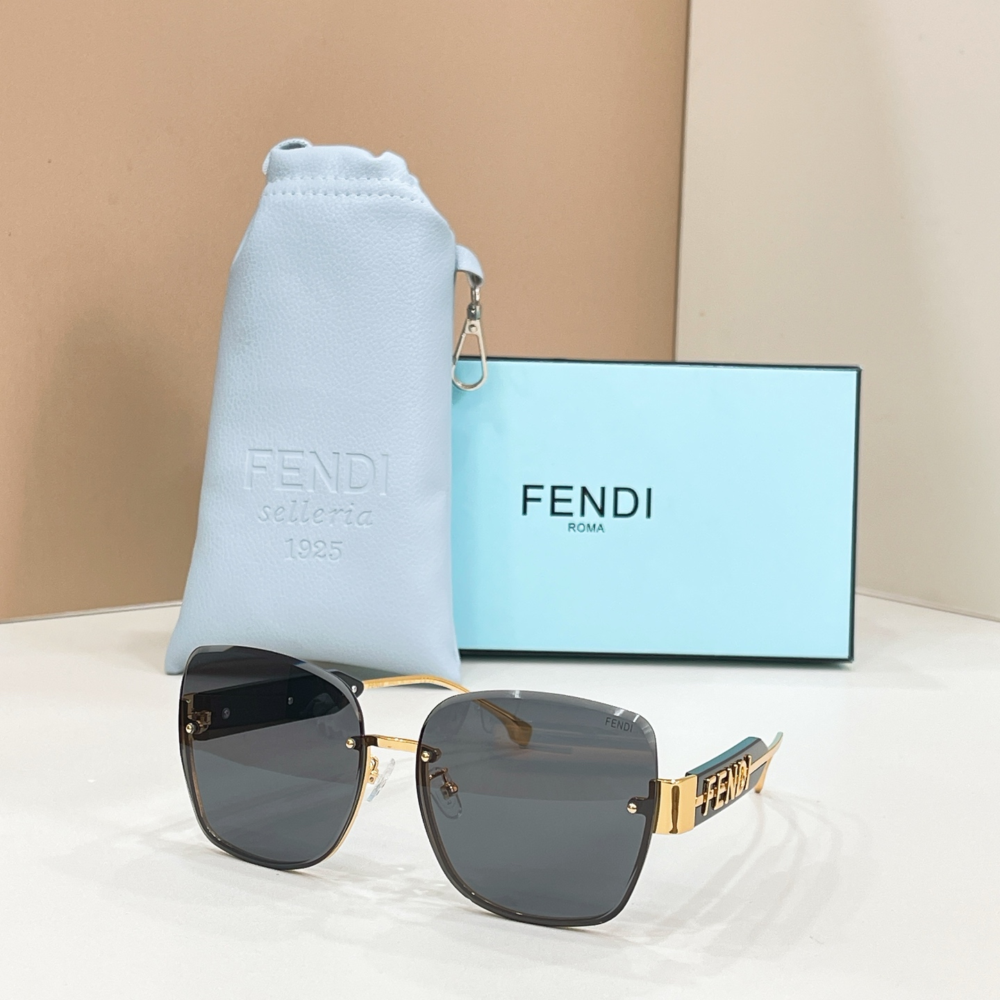 Fendi 13015076FENDI MODEL：FE 40153I SIZE：62口16-145