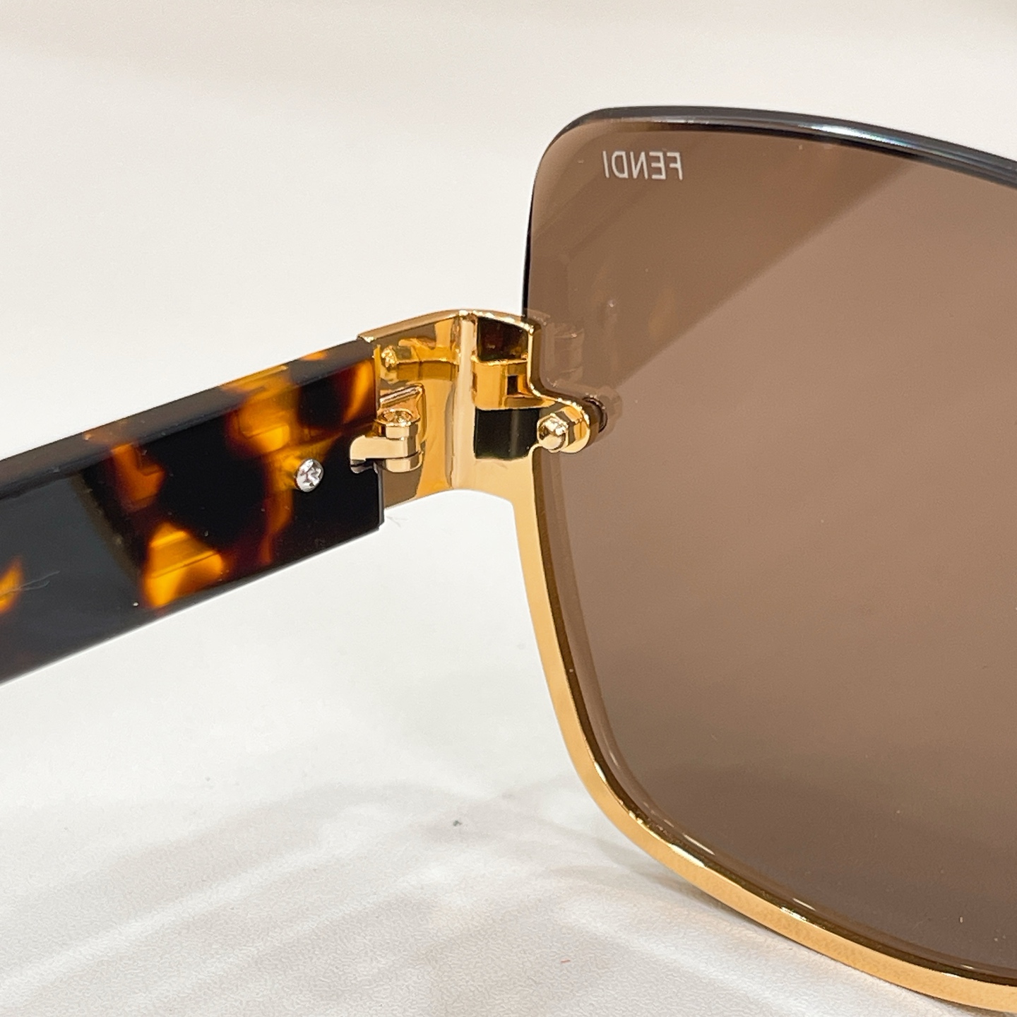 Fendi 13015076FENDI MODEL：FE 40153I SIZE：62口16-145