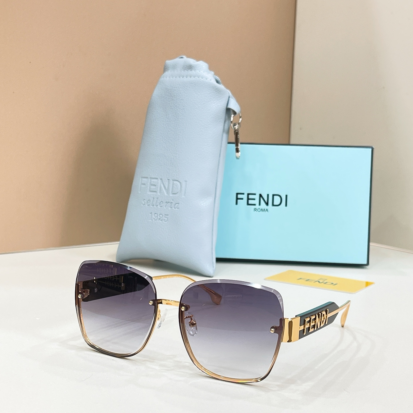 Fendi 13015076FENDI MODEL：FE 40153I SIZE：62口16-145