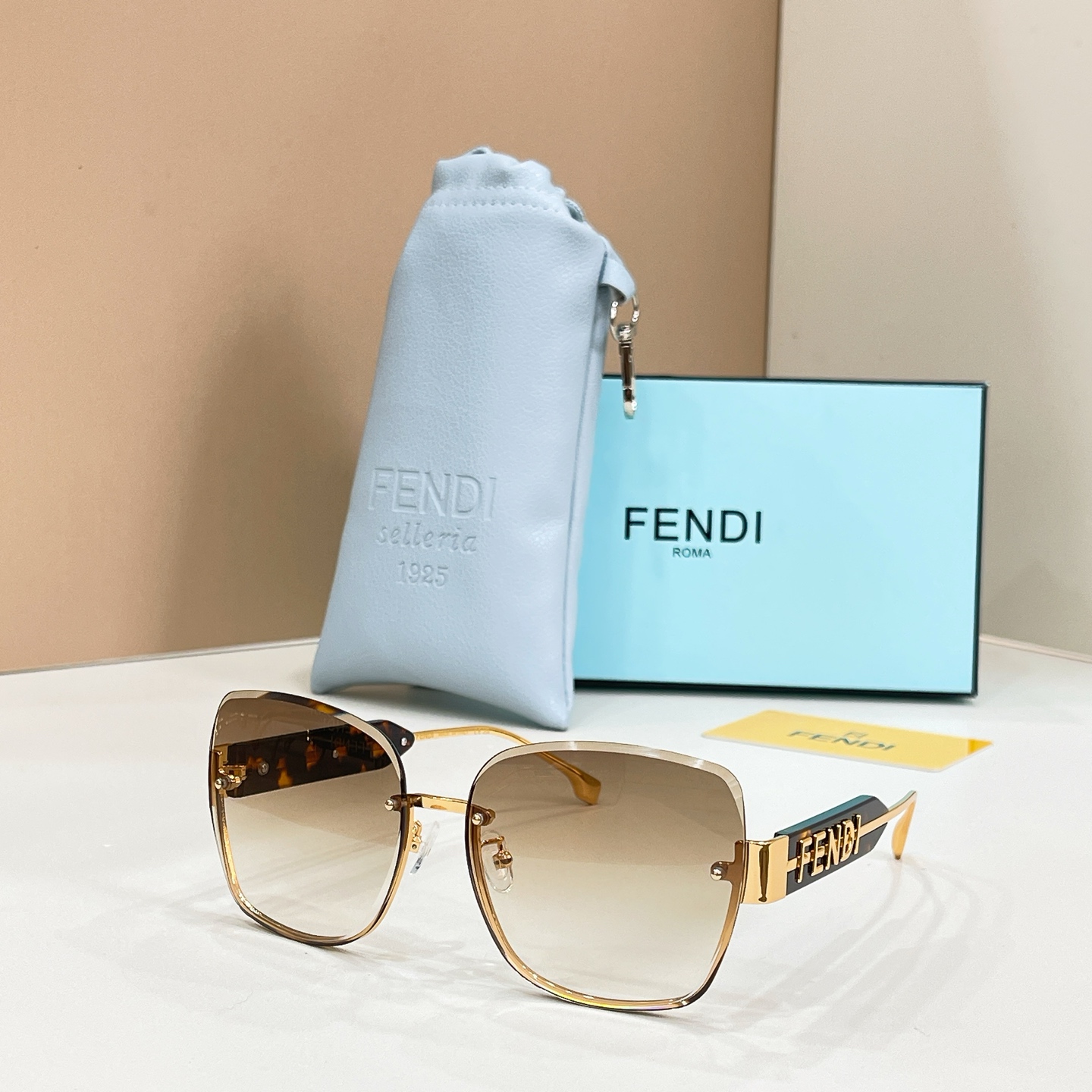 Fendi 13015076FENDI MODEL：FE 40153I SIZE：62口16-145