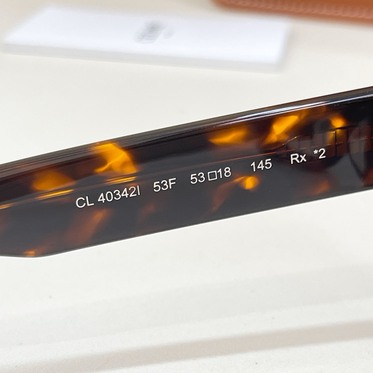 Celine 09012046CELIN* MODEL: CL40342I SIZE:53口18-145