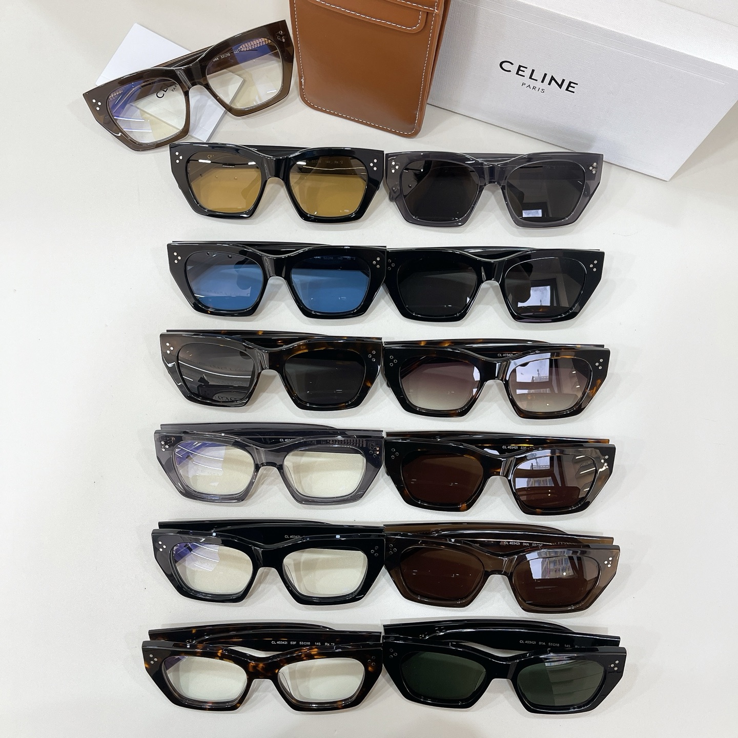 Celine 09012046CELIN* MODEL: CL40342I SIZE:53口18-145
