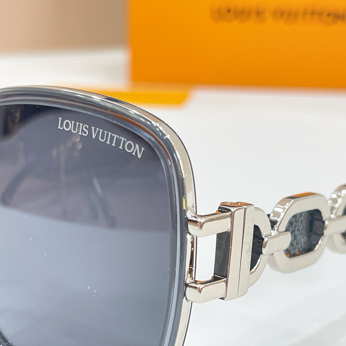 Louis Vuitton LOUIS VUITTO* MODEL：Z21943E SIZE：60口17-145