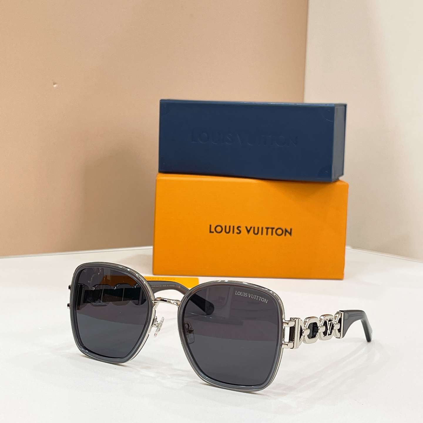 Louis Vuitton LOUIS VUITTO* MODEL：Z21943E SIZE：60口17-145