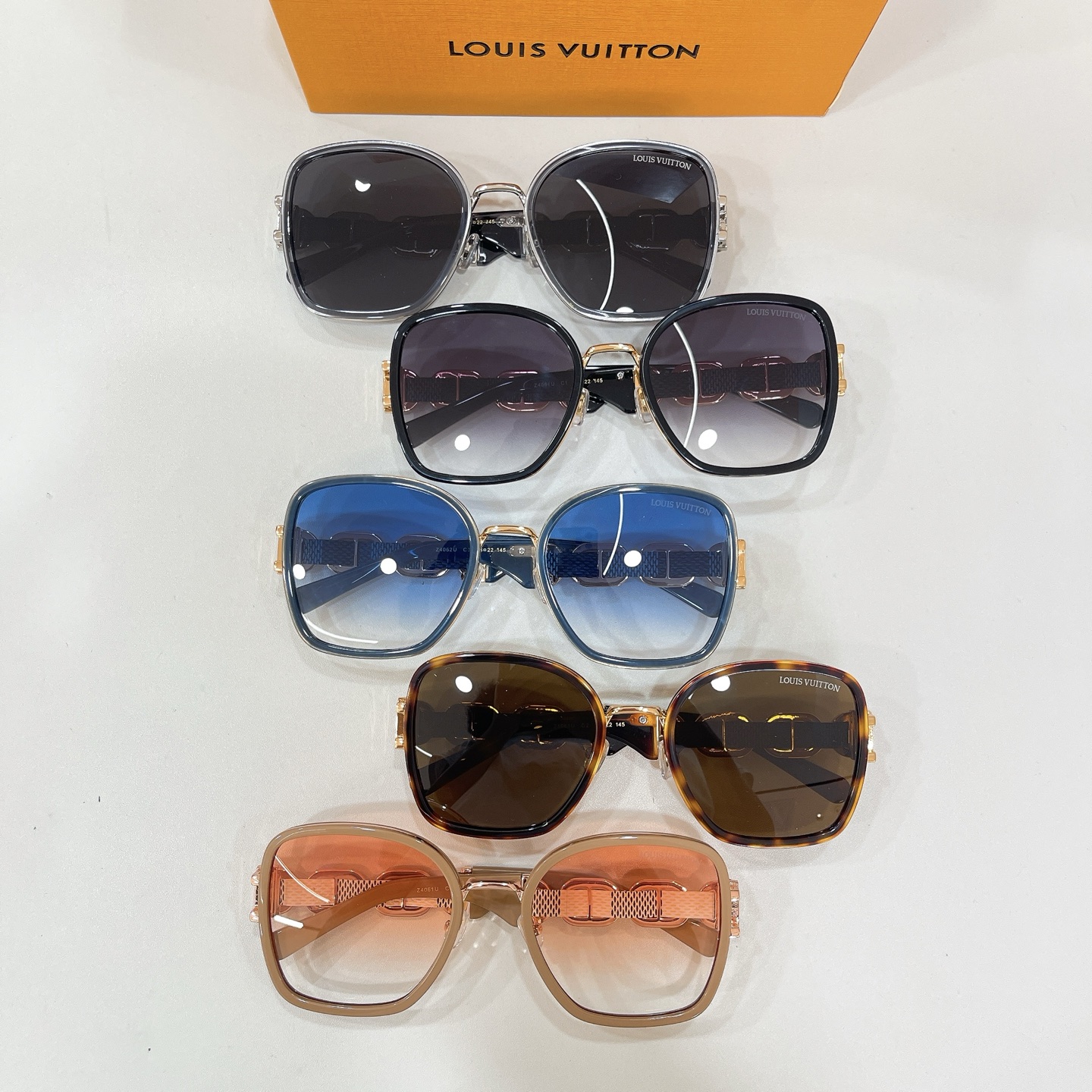 Louis Vuitton LOUIS VUITTO* MODEL：Z21943E SIZE：60口17-145