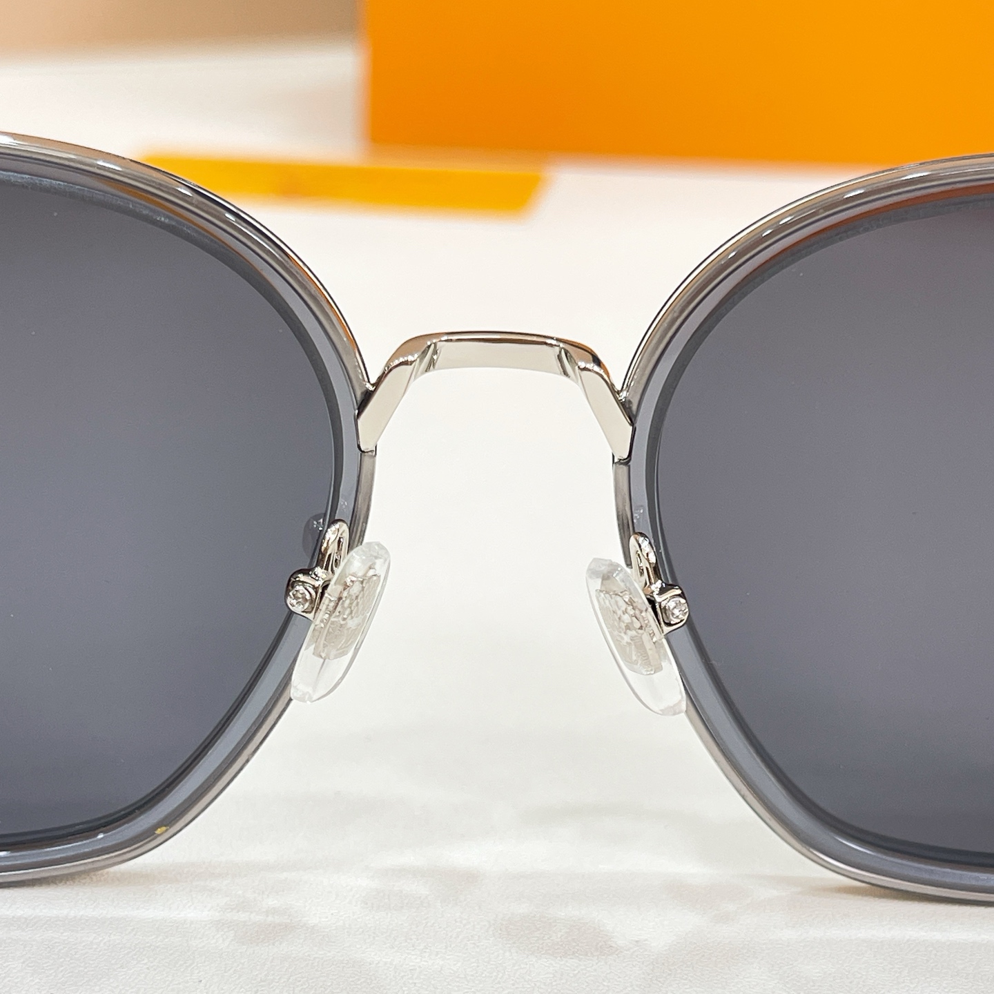 Louis Vuitton LOUIS VUITTO* MODEL：Z21943E SIZE：60口17-145