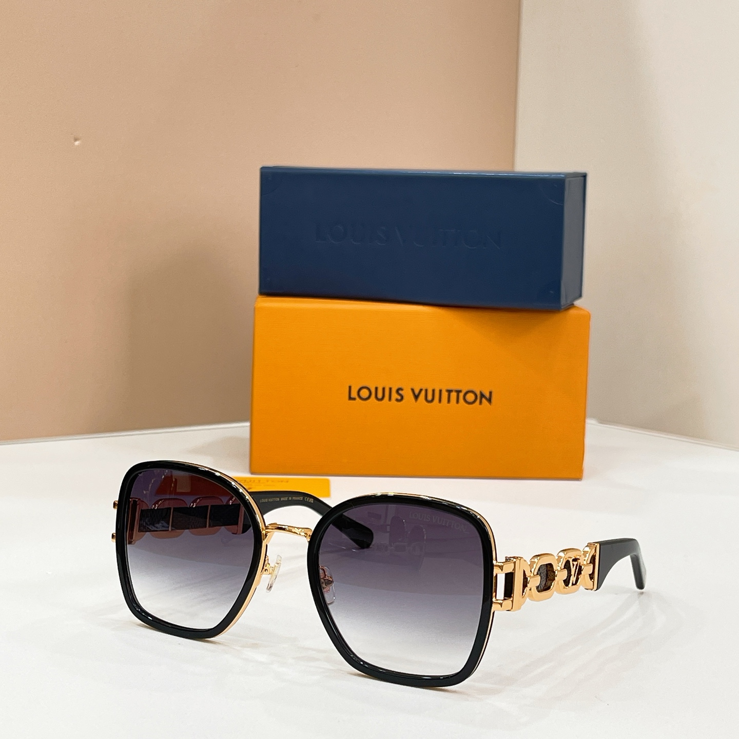 Louis Vuitton LOUIS VUITTO* MODEL：Z21943E SIZE：60口17-145
