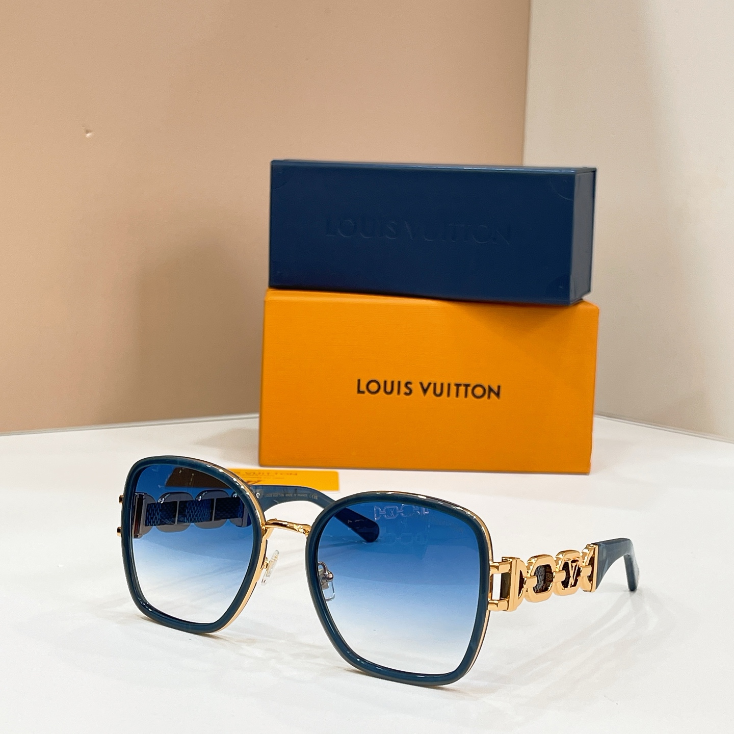 Louis Vuitton LOUIS VUITTO* MODEL：Z21943E SIZE：60口17-145