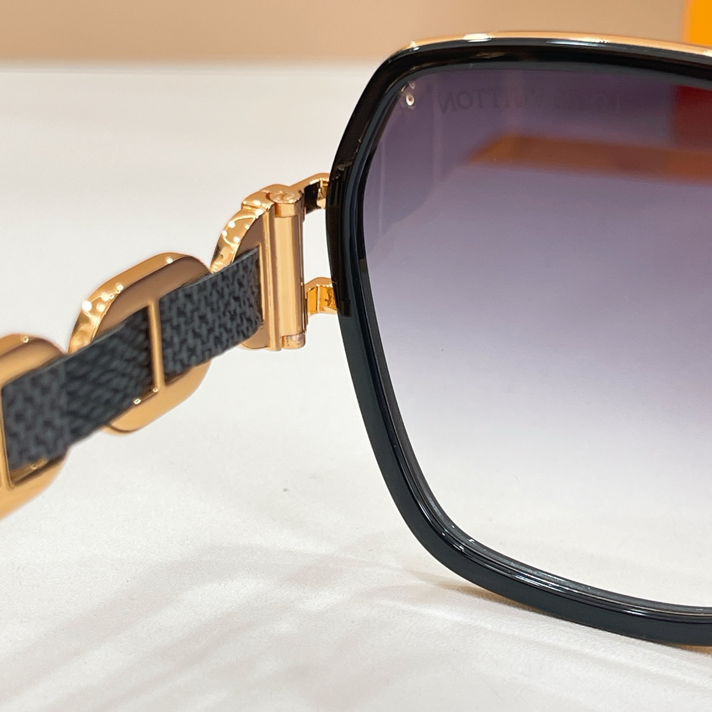 Louis Vuitton LOUIS VUITTO* MODEL：Z4063E SIZE：58口21-145