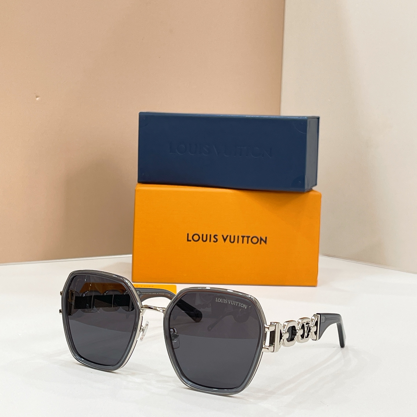 Louis Vuitton LOUIS VUITTO* MODEL：Z4063E SIZE：58口21-145