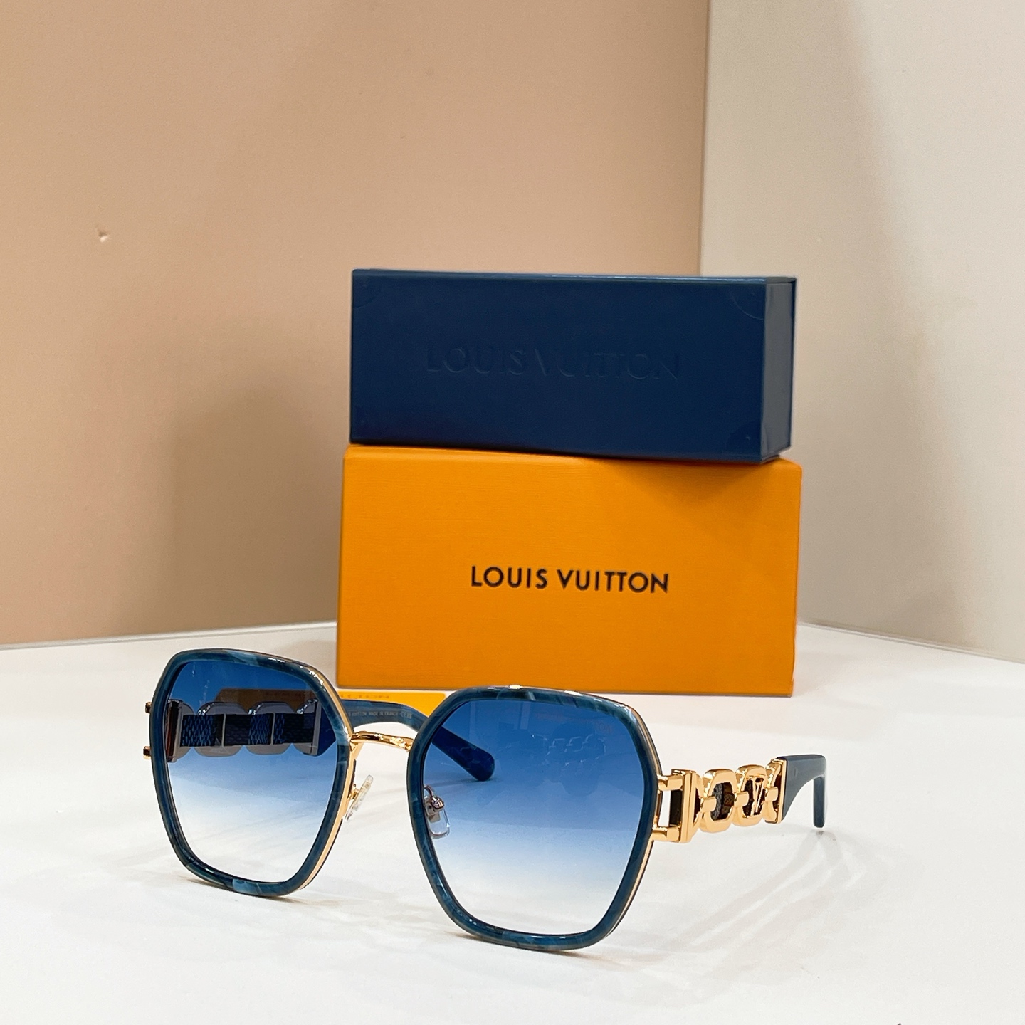Louis Vuitton LOUIS VUITTO* MODEL：Z4063E SIZE：58口21-145