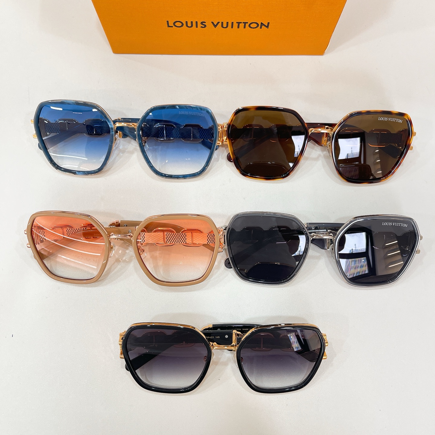 Louis Vuitton LOUIS VUITTO* MODEL：Z4063E SIZE：58口21-145