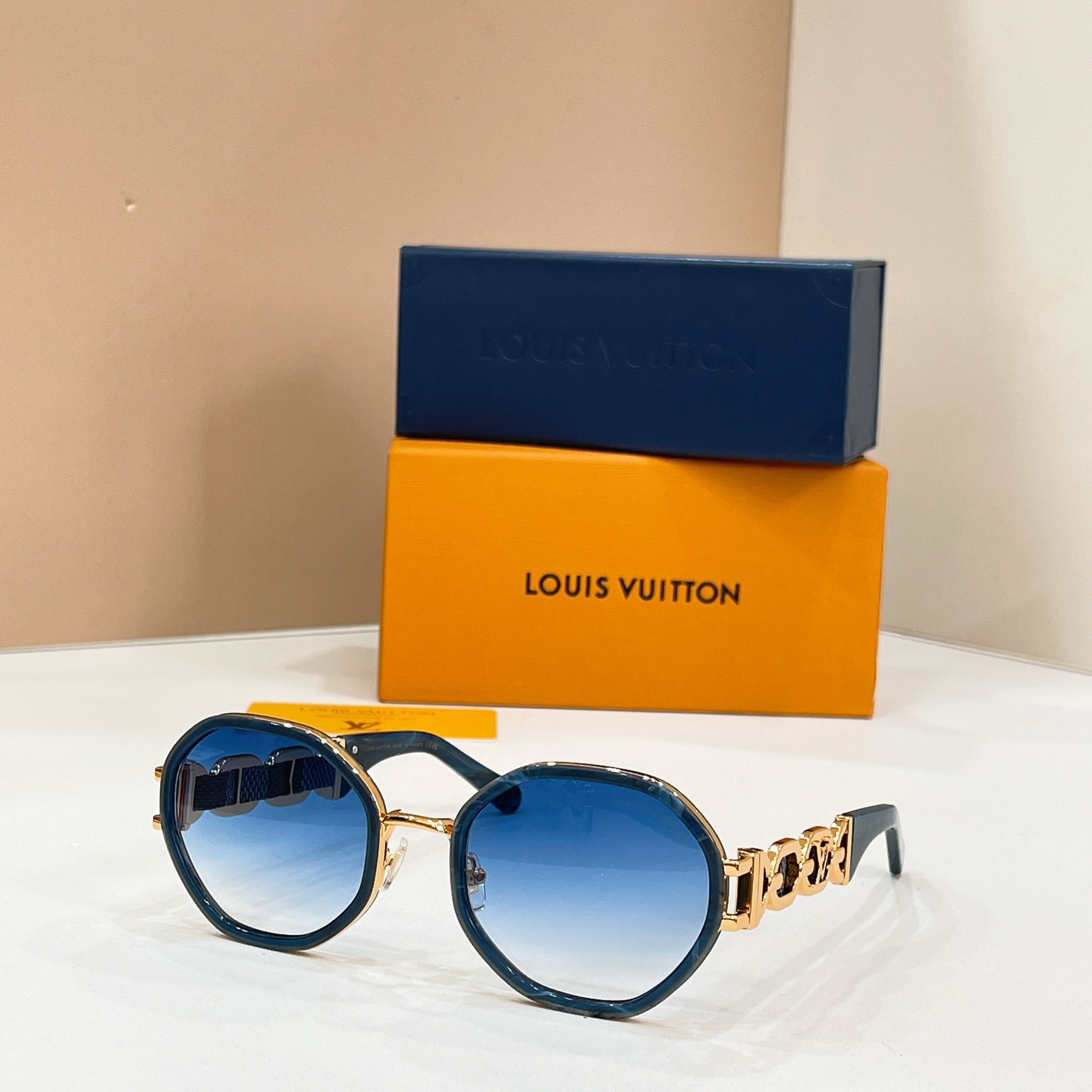 Louis Vuitton 13015072LOUIS VUITTO* MODEL：Z4062U SIZE：56口22-145