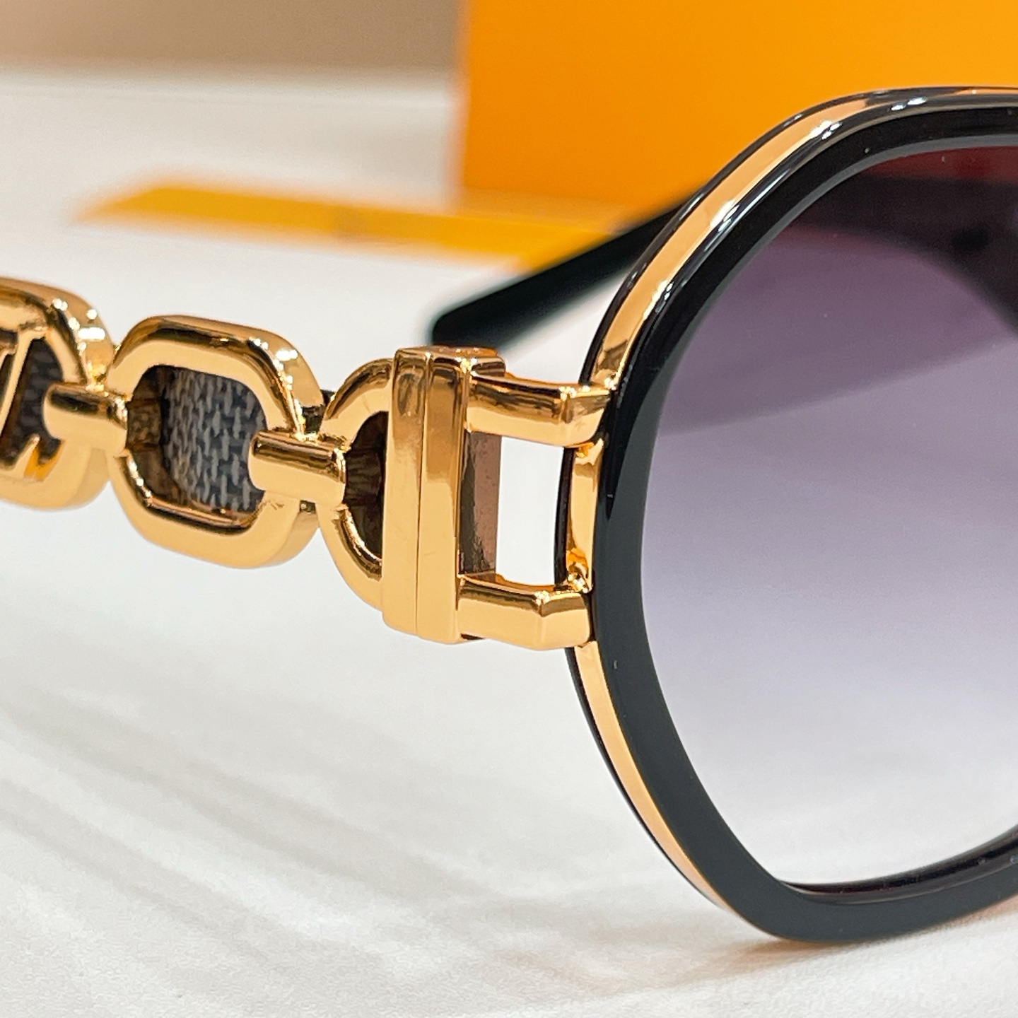 Louis Vuitton 13015072LOUIS VUITTO* MODEL：Z4062U SIZE：56口22-145