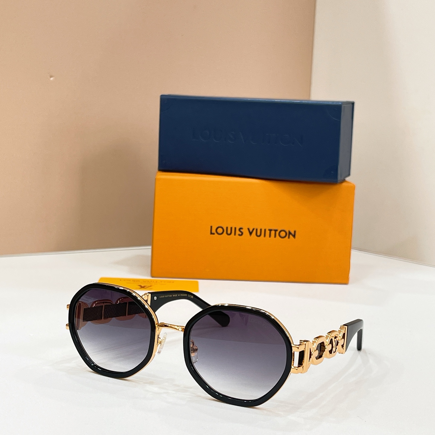 Louis Vuitton 13015072LOUIS VUITTO* MODEL：Z4062U SIZE：56口22-145