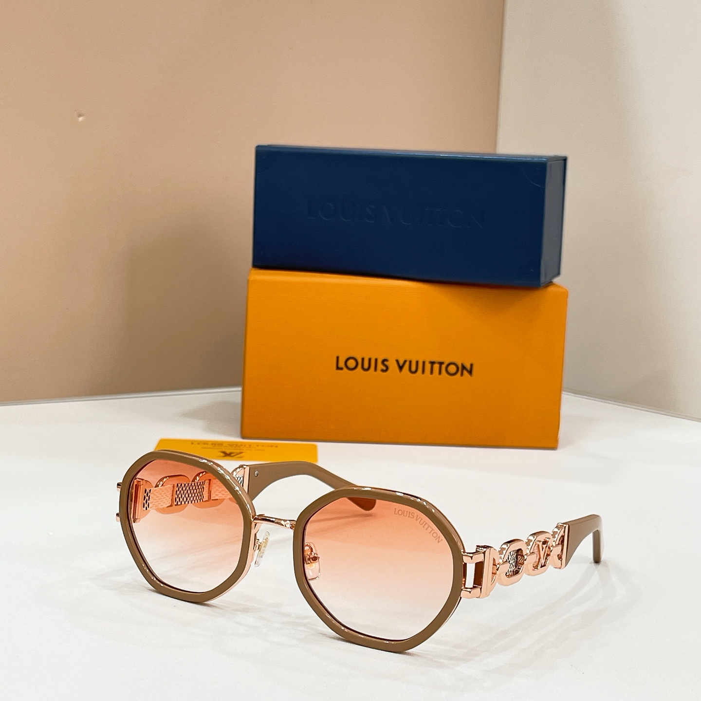 Louis Vuitton 13015072LOUIS VUITTO* MODEL：Z4062U SIZE：56口22-145