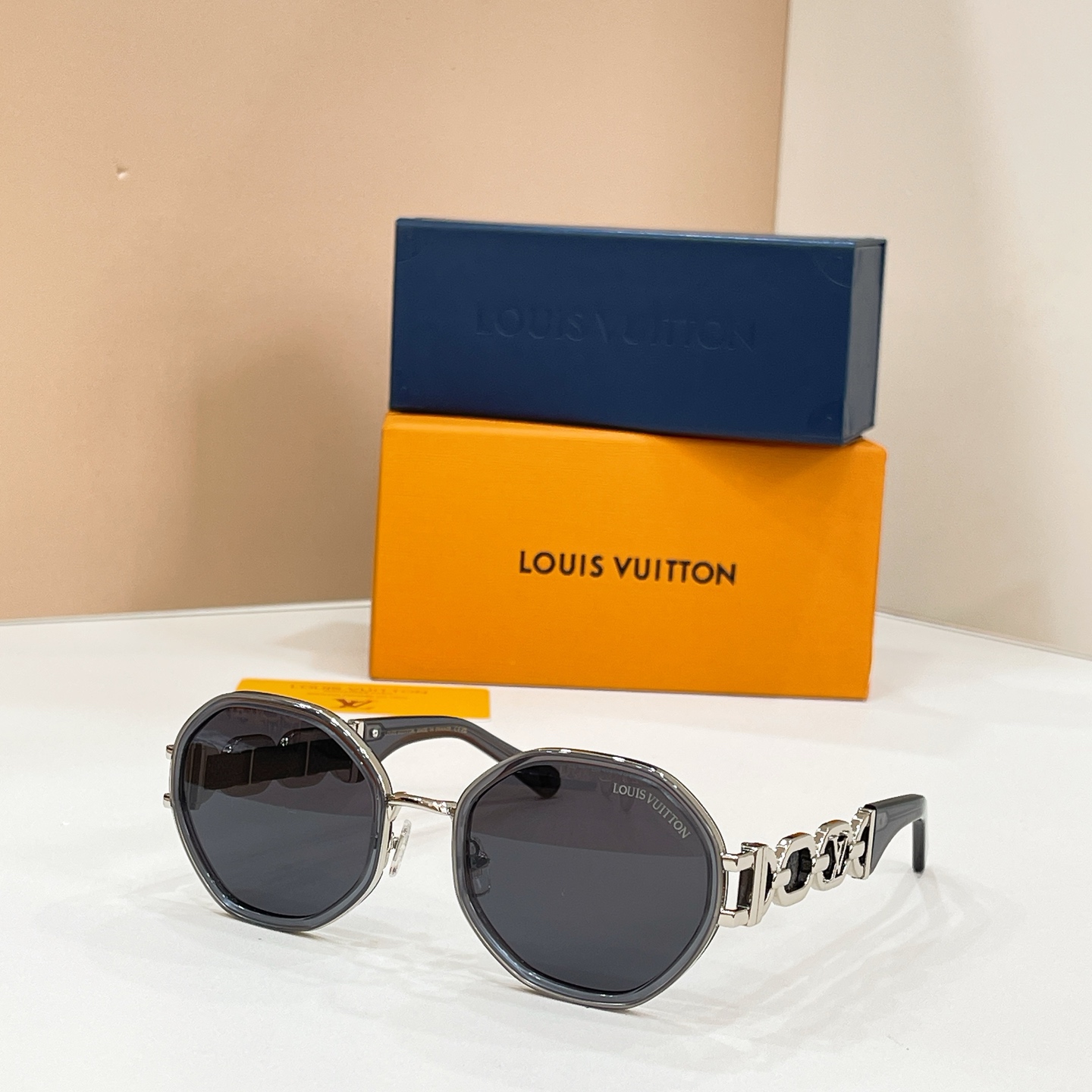 Louis Vuitton 13015072LOUIS VUITTO* MODEL：Z4062U SIZE：56口22-145