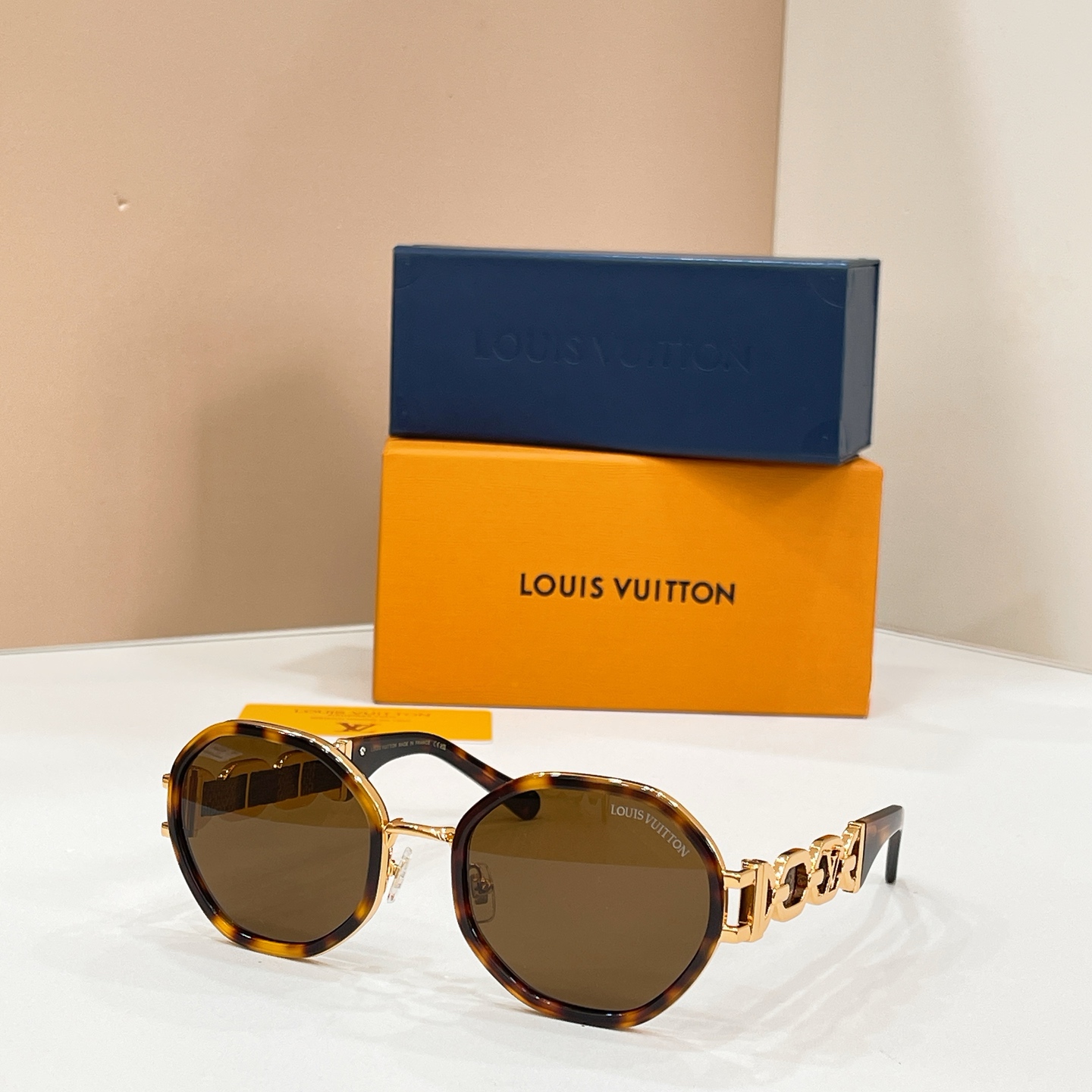 Louis Vuitton 13015072LOUIS VUITTO* MODEL：Z4062U SIZE：56口22-145