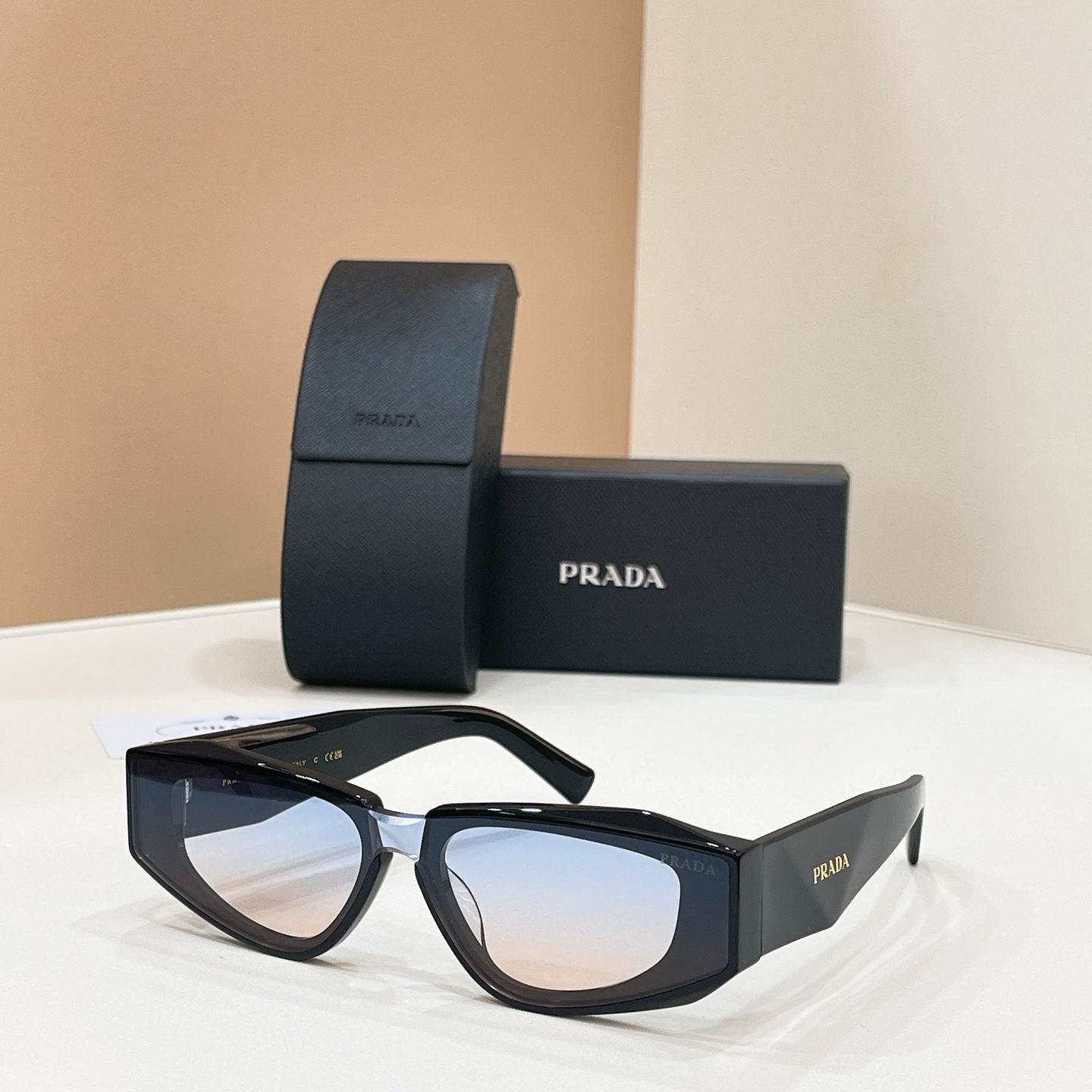 Prada 13015043PRAD* MODEL：PR 2152S SIZE：52口19-145