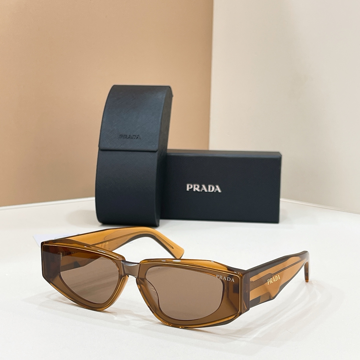 Prada 13015043PRAD* MODEL：PR 2152S SIZE：52口19-145