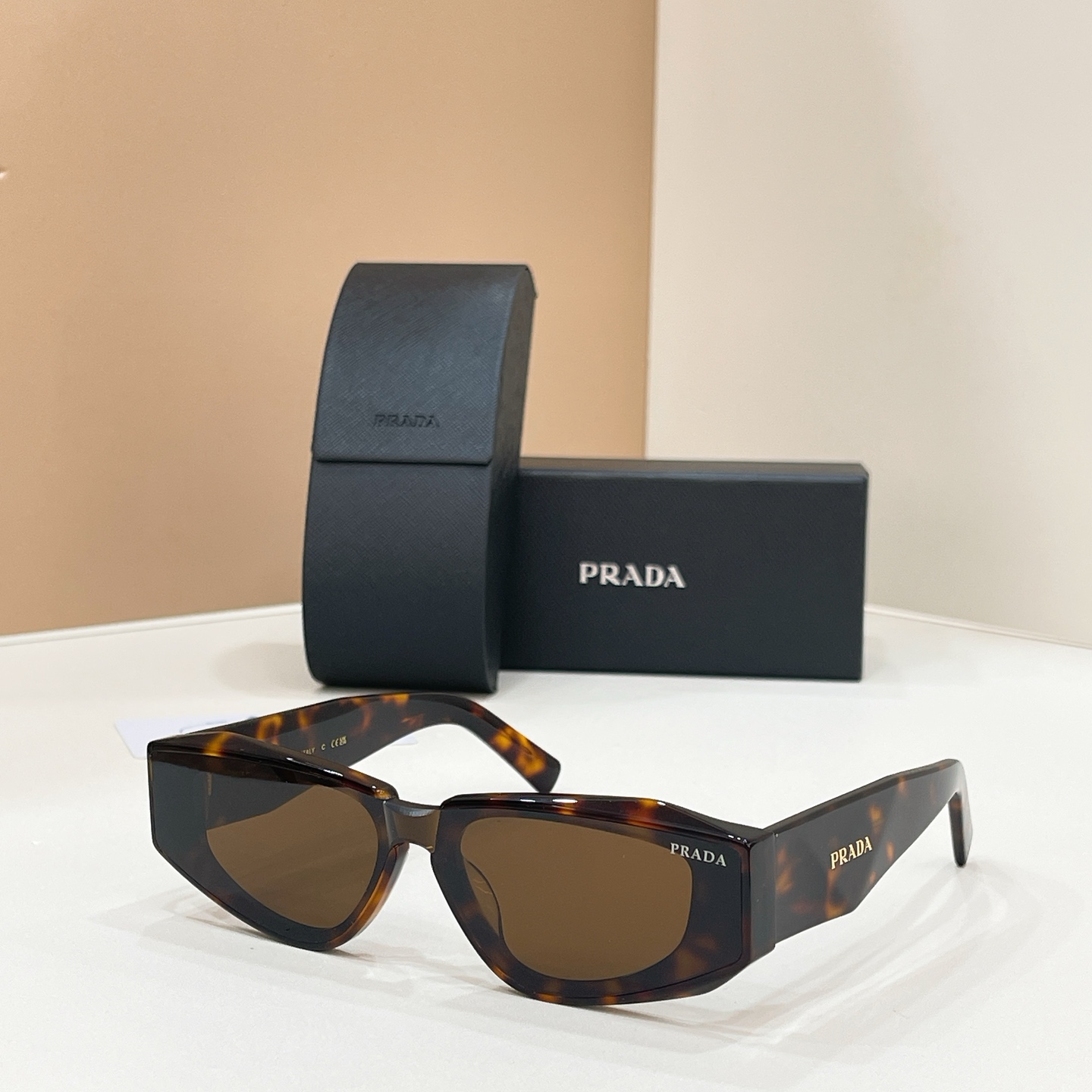 Prada 13015043PRAD* MODEL：PR 2152S SIZE：52口19-145