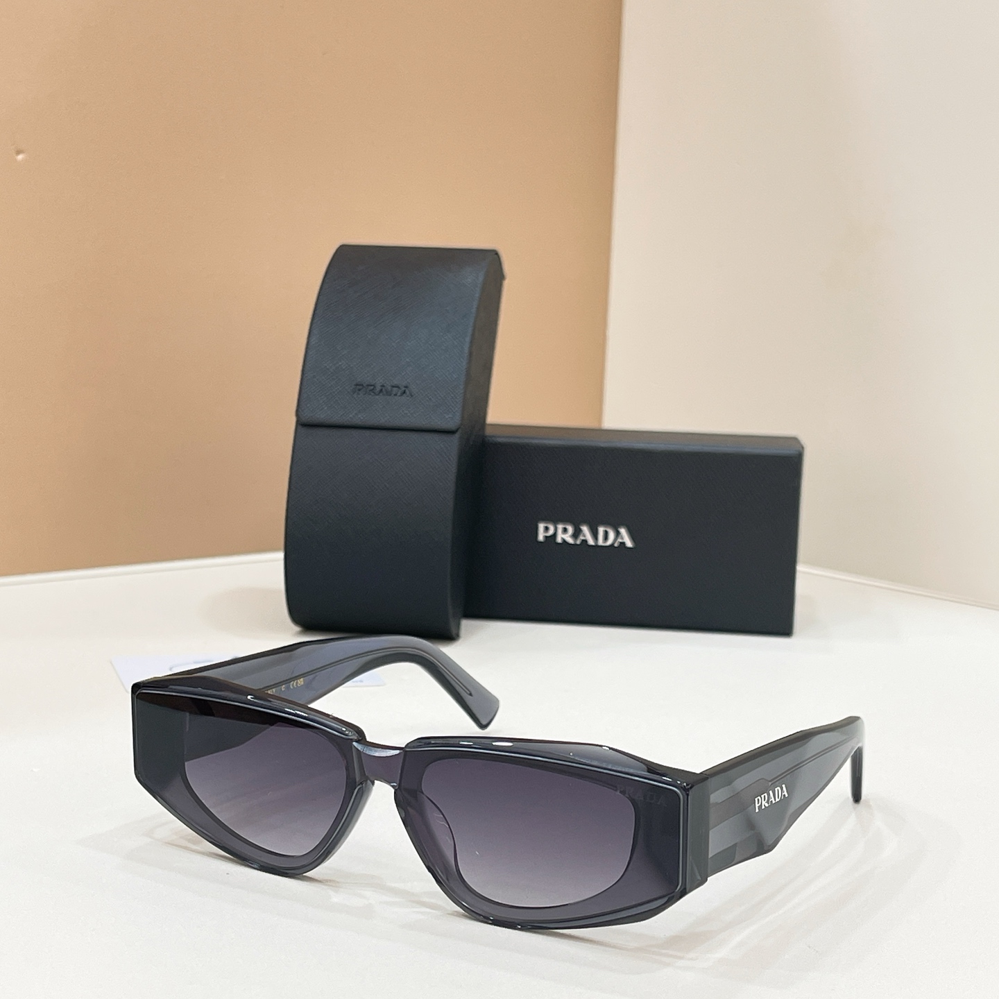 Prada 13015043PRAD* MODEL：PR 2152S SIZE：52口19-145